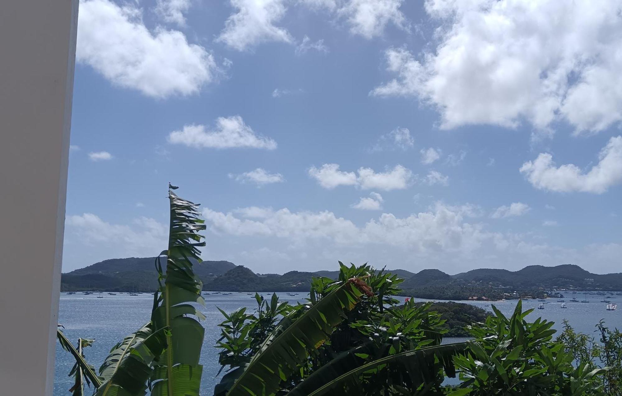 F2 Familial - Vue Imprenable Sur La Baie Du Marin Apartment Le Marin Luaran gambar